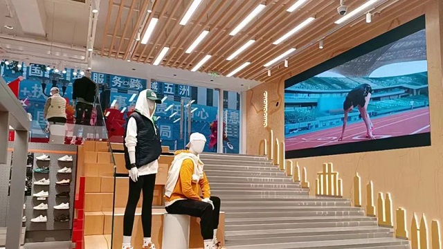 ASICS亚瑟士重庆大融城店室内LED显示屏